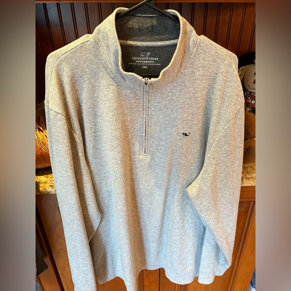 Vineyard Vines men’s quarter zip pullover. Sharp grey w/contrast collar & logo - Picture 4 of 8